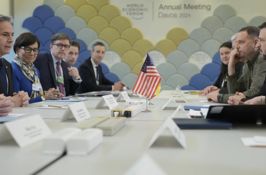  Συνάντηση Μπλίνκεν-Ζελένσκι στο Νταβός: “Οι ΗΠΑ θα συνεχίσουν την υποστήριξή τους προς την Ουκρανία”