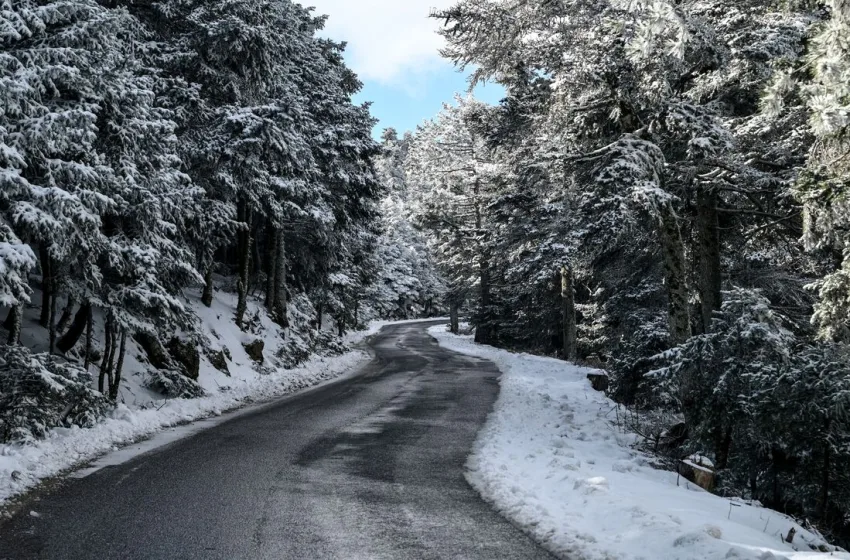  Διακοπή κυκλοφορίας οχημάτων στην Λεωφόρο Πάρνηθας λόγω χιονόπτωσης