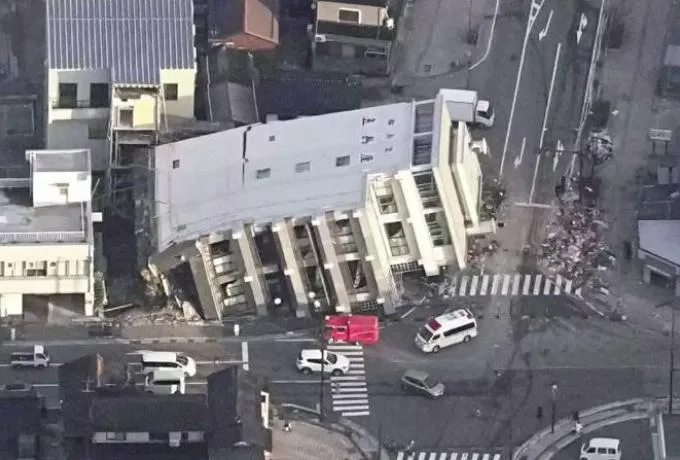  Τουλάχιστον 30 οι νεκροί στην Ιαπωνία και άγνωστος ο αριθμός των εγκλωβισμένων μετά τον σεισμό (vids)
