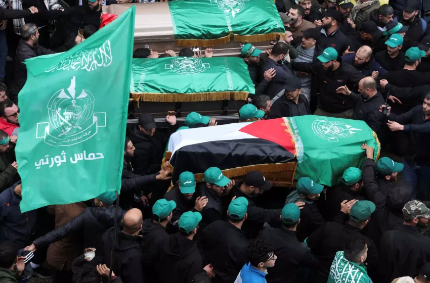 Κοσμοσυρροή στην κηδεία Αρούρι – “Δίψα” της Χαμάς για εκδίκηση (vid)
