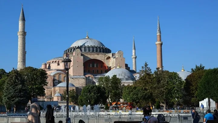  Τουρκία: Επανέρχεται από αύριο το εισιτήριο εισόδου στην Αγία Σοφία για τους αλλοδαπούς τουρίστες