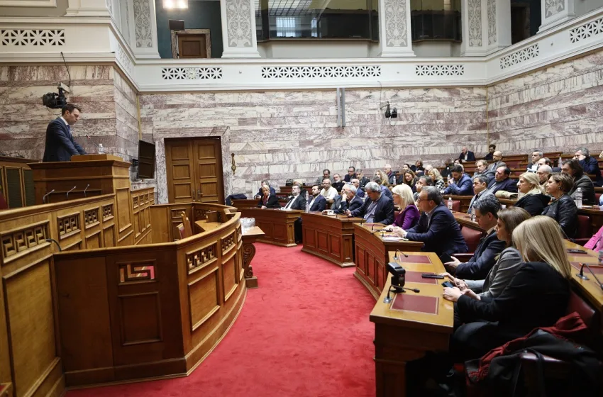  ΣΥΡΙΖΑ: Διήμερο στις Σπέτσες για προγραμματική ανασυγκρότηση και συνέδριο- Ποιοι θα λείπουν