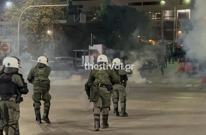  Θεσσαλονίκη/ΑΠΘ: Σοβαρά επεισόδια μετά την εκκένωση της κατάληψης από ΜΑΤ (vid)