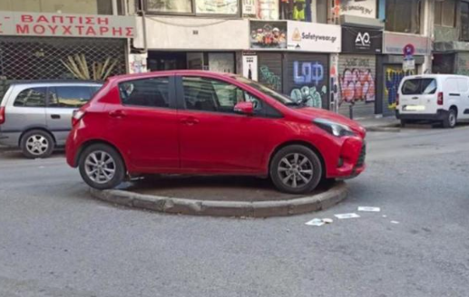  Viral στα social: Οδηγός στη Θεσσαλονίκη πάρκαρε… χαλαρά πάνω σε παρτέρι