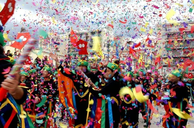  Η Ξάνθη χορεύει σε ξέφρενους καρναβαλικούς ρυθμούς – Χιλιάδες επισκέπτες