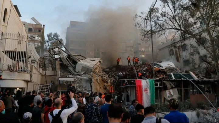  Δαμασκός: “Το Ιράν θα απαντήσει αποφασιστικά στο χτύπημα του Ισραήλ” – Τουλάχιστον 11 νεκροί
