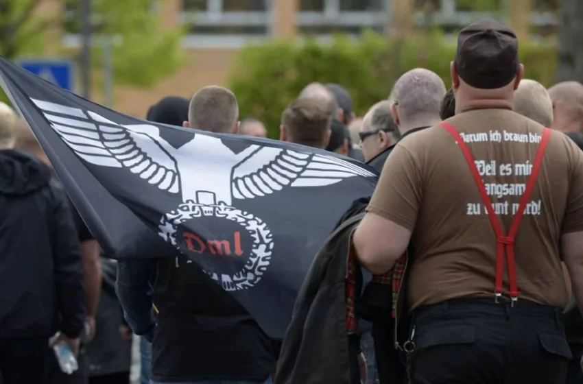  Γερμανία: Τουλάχιστον 1.000 ακροδεξιοί εξτρεμιστές έχουν άδεια οπλοφορίας.
