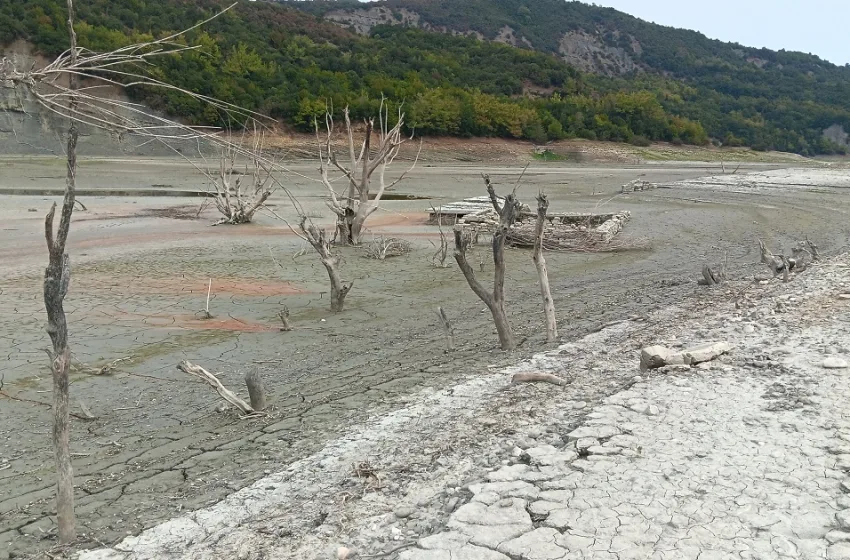  Η ξηρασία αποκάλυψε βυθισμένο οικισμό στα Τζουμέρκα