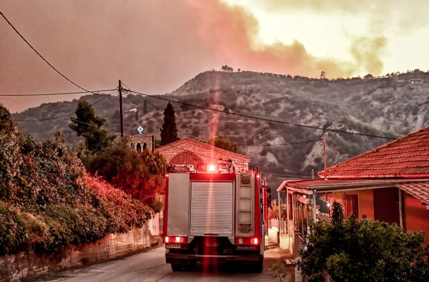  Ταυτόχρονα δύο φωτιές στον Βόλο – Συναγερμός στην πυροσβεστική