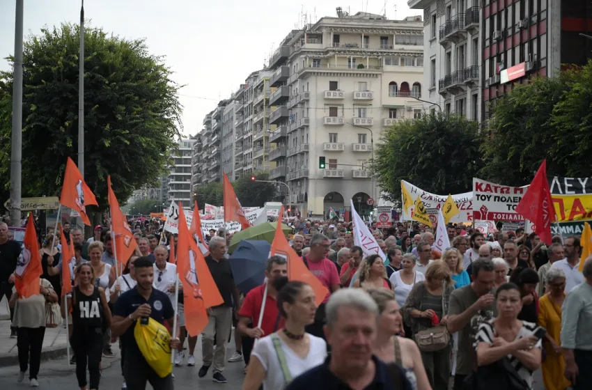  ΔΕΘ: Μαζικό συλλαλητήριο εργαζομένων έξω από το συνεδριακό κέντρο (vid)