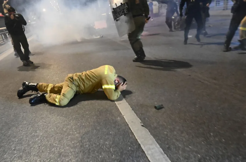  Ανακοίνωση ΕΛΑΣ για επεισόδια με εποχικούς πυροσβέστες- Προκάλεσαν φθορές, επιτέθηκαν σε αστυνομικούς