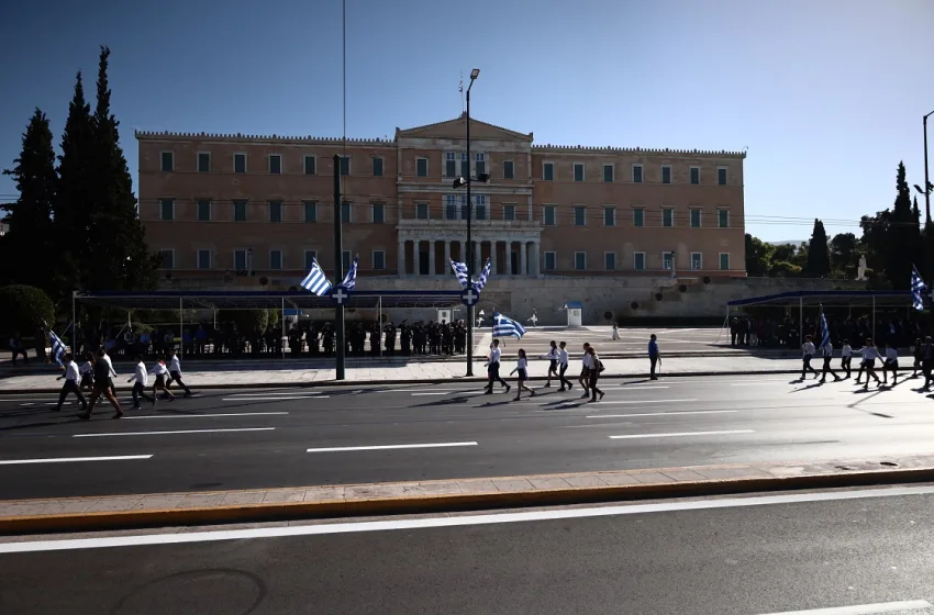  28η Οκτωβρίου: Παρελάσεις με καλό καιρό- Κυκλοφοριακές ρυθμίσεις- Αλλαγές στα δρομολόγια μετρό – τραμ