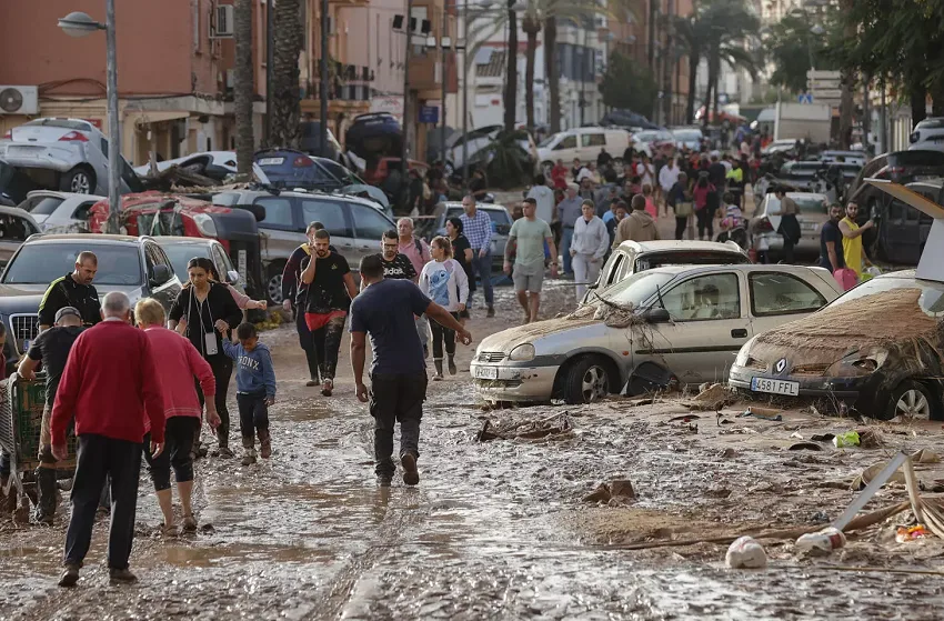  Βαλένθια: Μάχη στην απέραντη καταστροφή για τους αγνοούμενους-Αυξάνεται ο αριθμός των θυμάτων-Οργή για τις αρχές