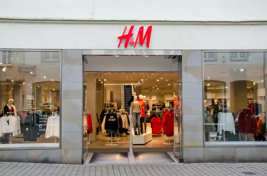  H&M: Το προϊόν που ανακαλείται από τα μαγαζιά