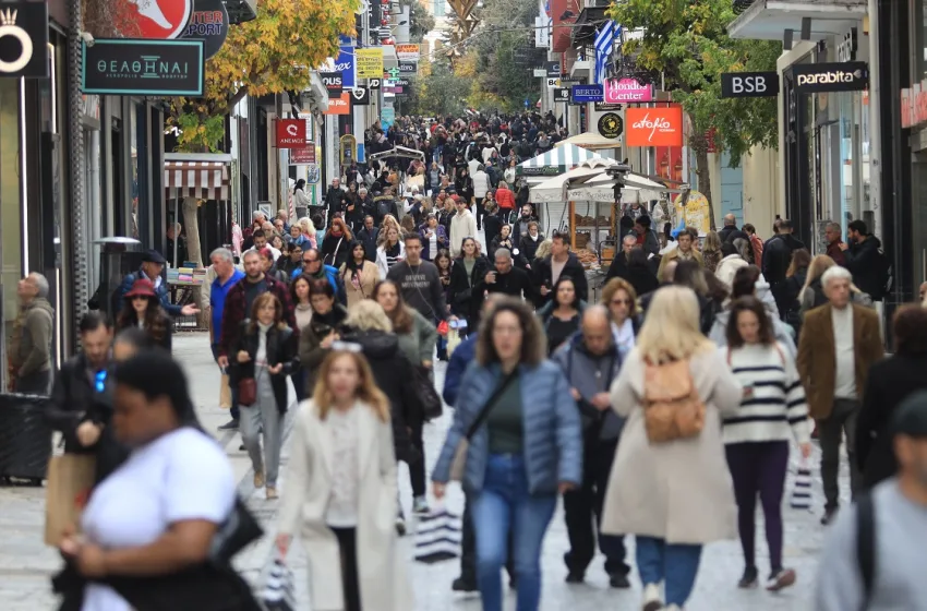  Αγορά σε χριστουγεννιάτικους ρυθμούς: Σε ισχύ το εορταστικό ωράριο των καταστημάτων