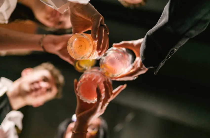  Αλλάζει η πώληση αλκοόλ- Μόνο με ταυτότητα από περίπτερα-σούπερ μάρκετ- Αυστηρότερες ποινές, πέντε μεγάλες αλλαγές