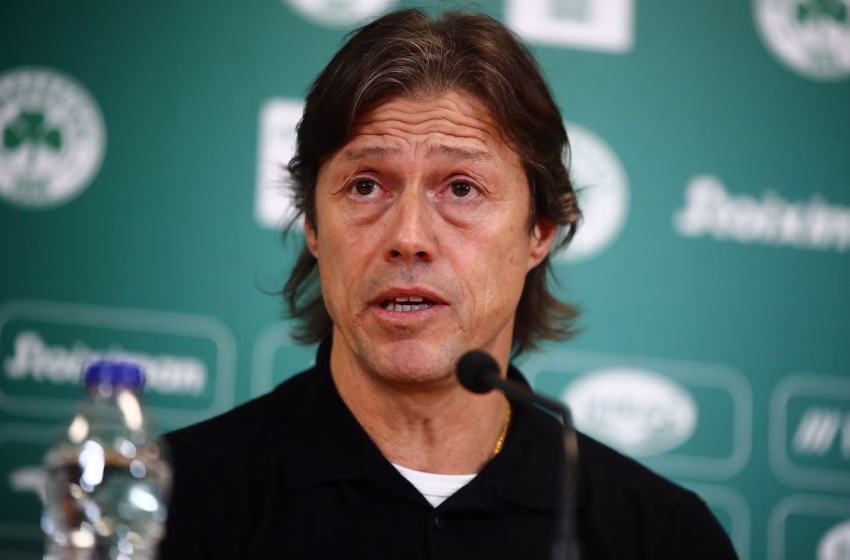  ΑΕΚ: Φίλαθλοι της ομάδας στα Σπάτα για να μεταπείσουν τον Αλμέιδα