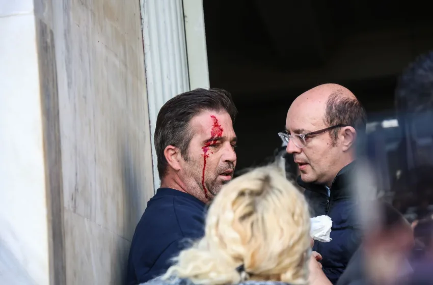  Κακοποίηση 3χρονου: Επεισόδια με τραυματίες στα δικαστήρια– Απαθής στην ανακρίτρια η μητέρα του Άγγελου