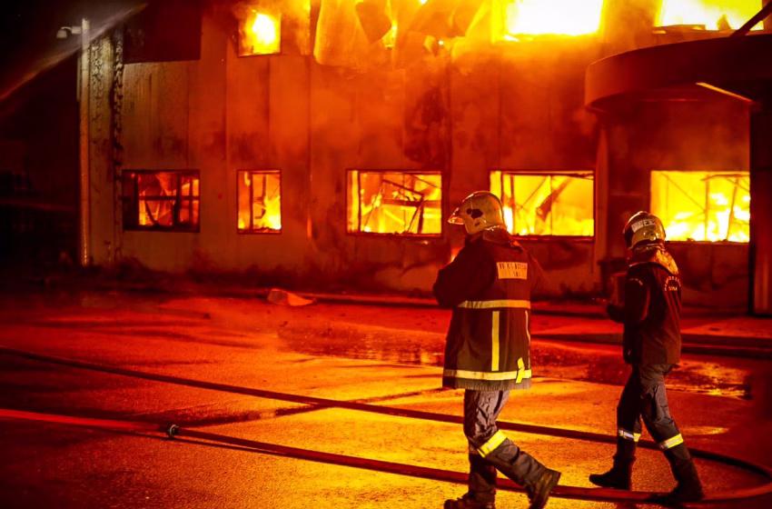  Καραμολέγκος: Ολική καταστροφή στις εγκαταστάσεις του εργοστασίου- Οι δηλώσεις του ιδιοκτήτη (εικόνες, vid)