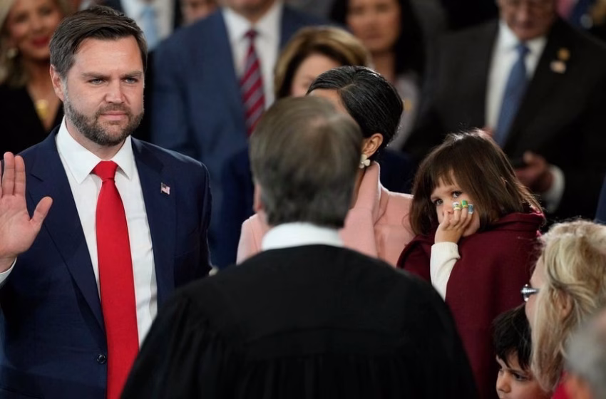  Ο Τζ. Ντ. Βανς ορκίστηκε ως Αντιπρόεδρος των ΗΠΑ