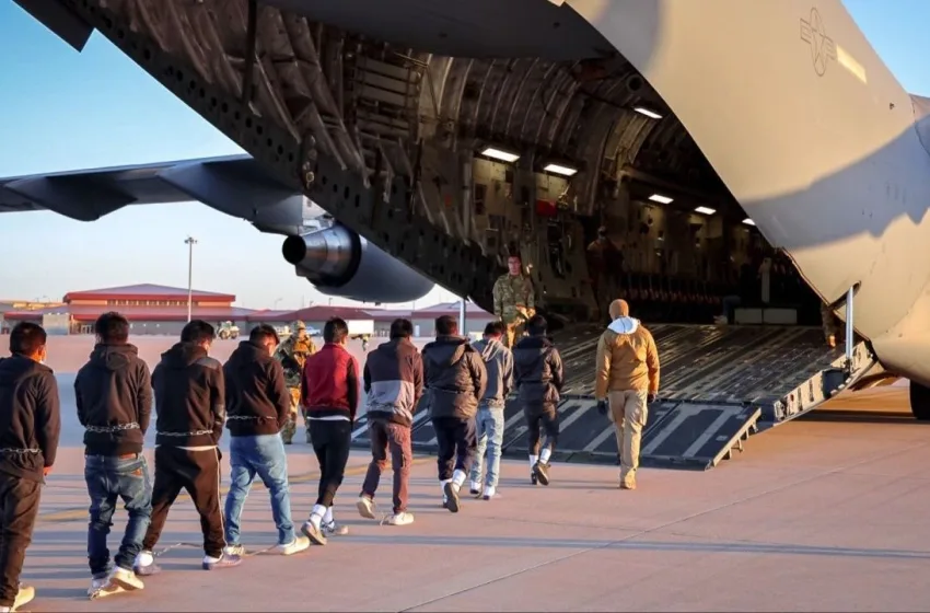  Κολομβία: “Μπλόκο” σε δύο στρατιωτικά αεροσκάφη με μετανάστες από τις ΗΠΑ