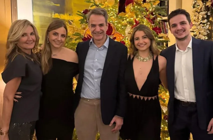  Ο Κυριάκος Μητσοτάκης εύχεται καλή χρονιά με μία οικογενειακή φωτογραφία