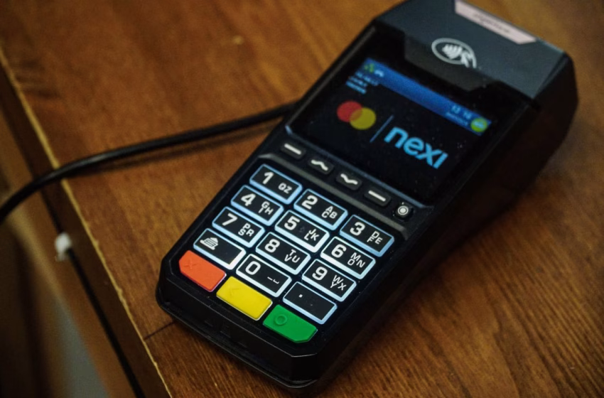  Στην τσιμπίδα της ΑΑΔΕ: Γνωστή αλυσίδα εστίασης και νυχτερινά κέντρα-Δεν σύνδεσαν POS με ταμειακές