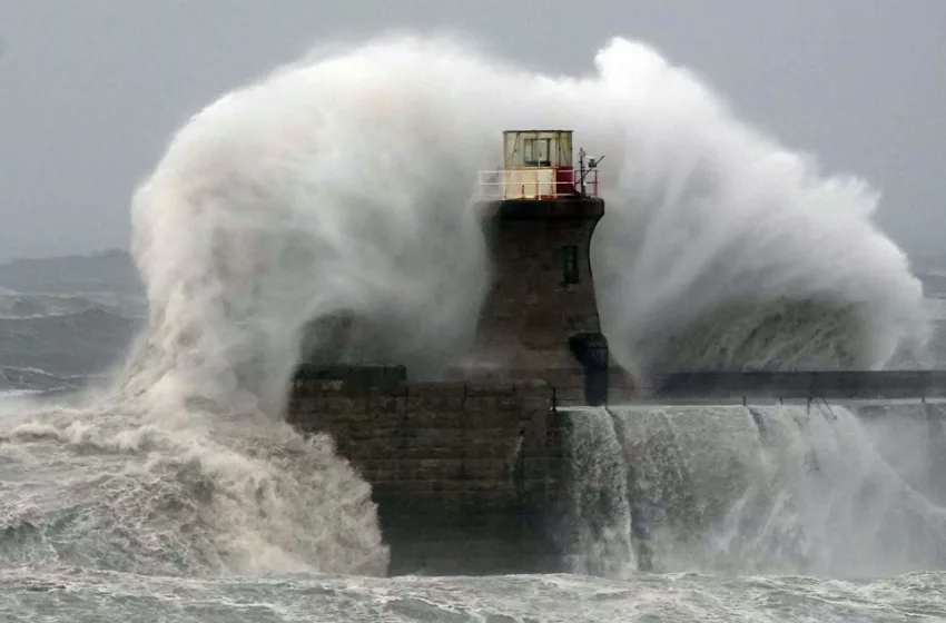  Μεγάλη Βρετανία: Σαρώνει η κακοκαιρία-Διακοπές ρεύματος και άδεια ράφια στα σούπερ μάρκετ