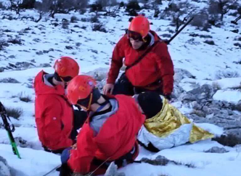  Ακαρνανικά Όρη: Εξαντλημένος, αλλά σώος, βρέθηκε ο βοσκός – Τον ”πλάκωσε” χιονοστιβάδα