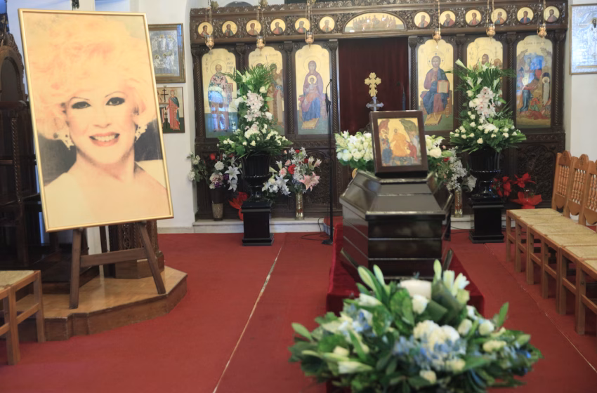  Καίτη Γκρέυ: Σε λαϊκό προσκύνημα η σορός της (εικόνες)