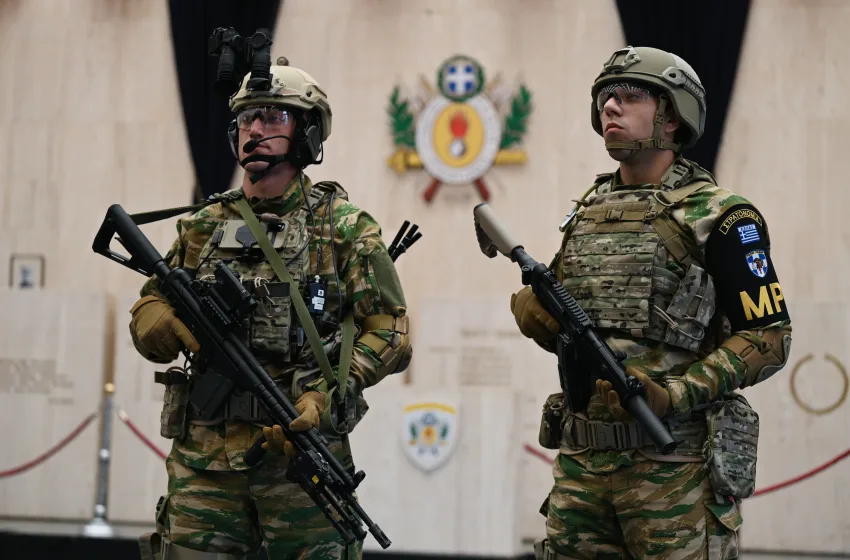  Δένδιας: “Σύγχρονες Ένοπλες Δυνάμεις με σύγχρονους μαχητές” – Αυτή είναι η νέα στολή μάχης