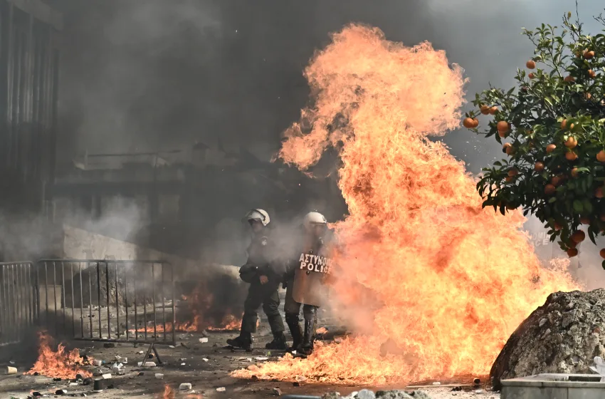  Τέμπη: Στον εισαγγελέα οι 73 συλληφθέντες για τα επεισόδια στο Σύνταγμα
