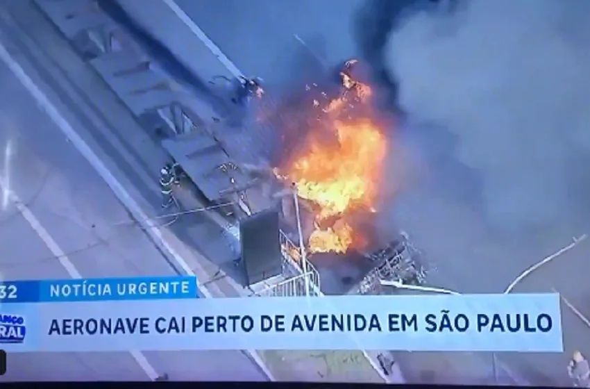  Μικρό αεροπλάνο έπεσε σε οχήματα σε λεωφόρο του Σάο Πάολο