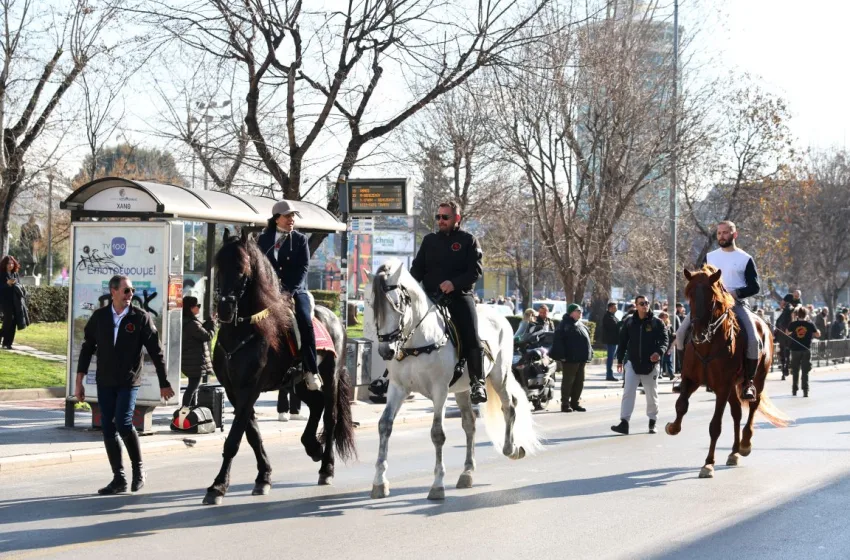  Άλογα έκαναν βόλτα σε κεντρικούς δρόμους της Θεσσαλονίκης