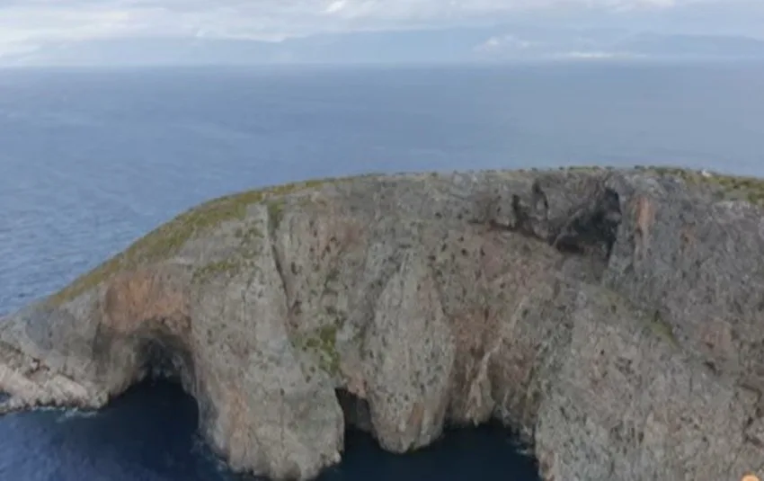  Άνυδρος: Το ξερονήσι του Αιγαίου στην καρδιά των σεισμών – Η άγνωστη ιστορία του