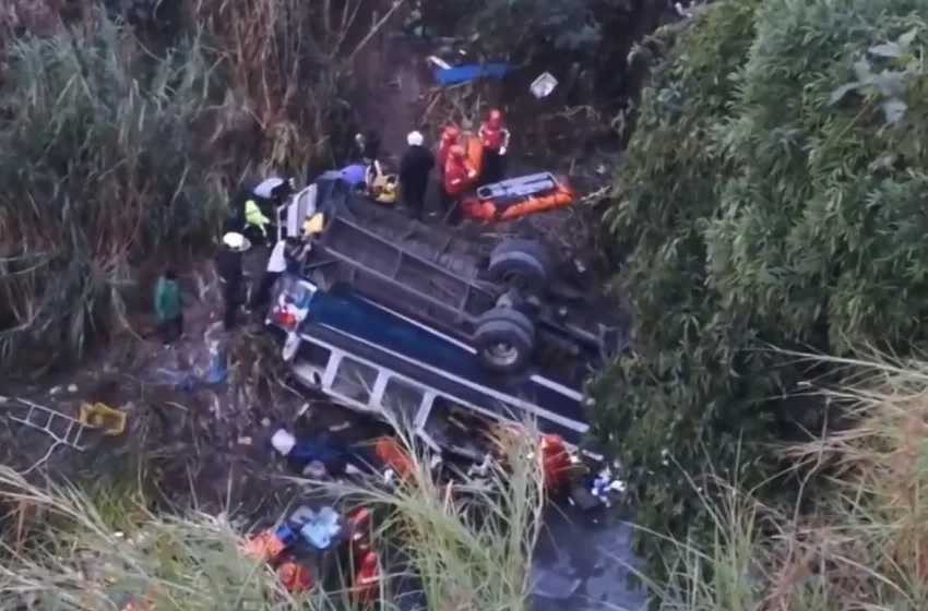  Γουατεμάλα: Τραγικό δυστύχημα με 51 νεκρούς-Λεωφορείο έπεσε απο γέφυρα