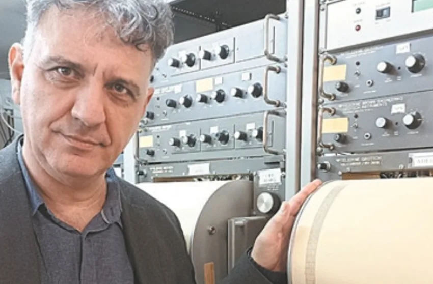  Καραστάθης(Δ/ντης Γεωδυναμικού): Καλό νέο ότι η σεισμική ακολουθία απομακρύνεται από τη Σαντορίνη