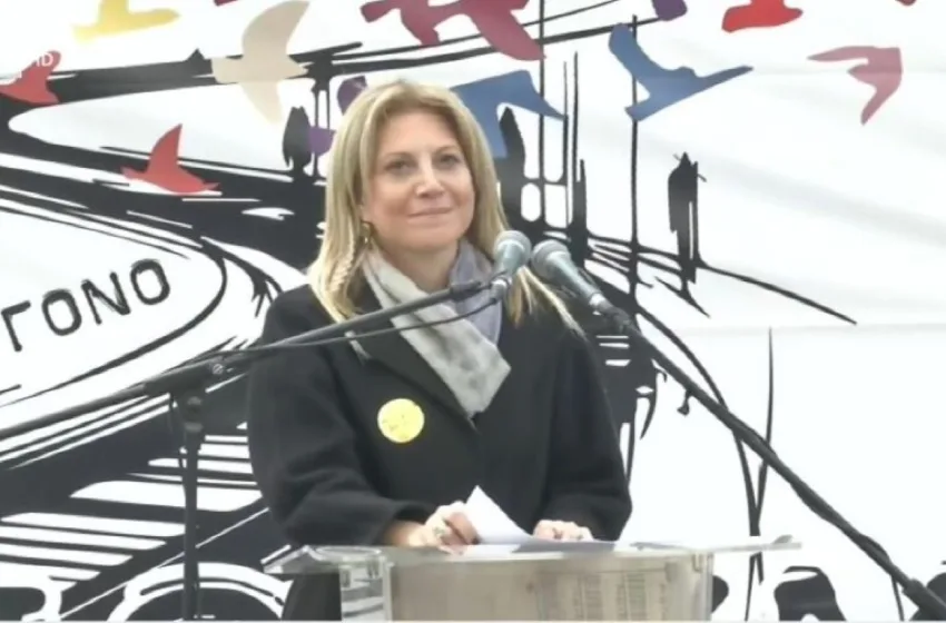  Καρυστιανού στο Σύνταγμα:” Ο πόνος φούντωσε και έγινε οργή” – Η ομιλία της στη συγκέντρωση