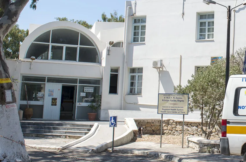  Σε μια άδεια Σαντορίνη οι υγειονομικοί παραμένουν στις επάλξεις