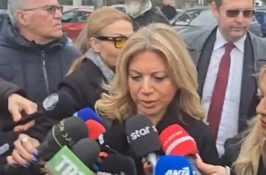  Βασίλης Καλογήρου: Στην κηδεία του η Μαρία Καρυστιανού – “Ένιωσα ότι έπρεπε να βρίσκομαι εδώ”