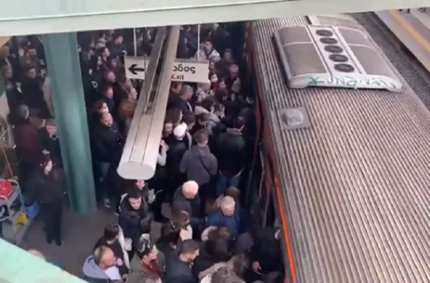  Τέμπη: Συνωστισμός σε Μετρό και Ηλεκτρικό-Γεμάτα με κόσμο τα τρένα για το Σύνταγμα