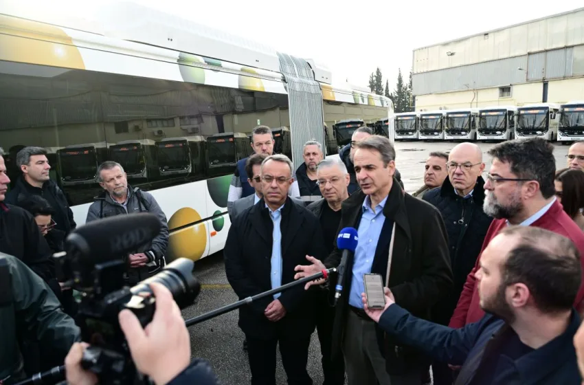  Στο αμαξοστάσιο της ΟΣΥ ο Μητσοτάκης: Νέα λεωφορεία στα μέσα του 2025 και αύξηση δρομολογίων