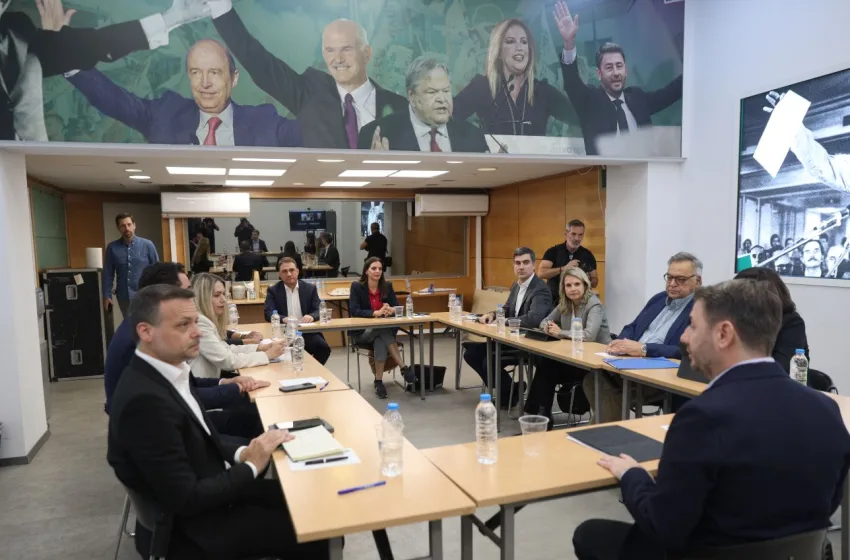  ΠΑΣΟΚ: Αιχμές Ανδρουλάκη για διαρροές, τι είπε για Τέμπη- Κόντρα με Δούκα- Σε τι διαφώνησαν- “Άκου Χάρη…”