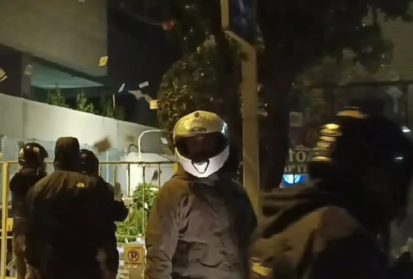  Ρουβίκωνας: Παρέμβαση στο σπίτι του Παναγιώτη Τερεζάκη