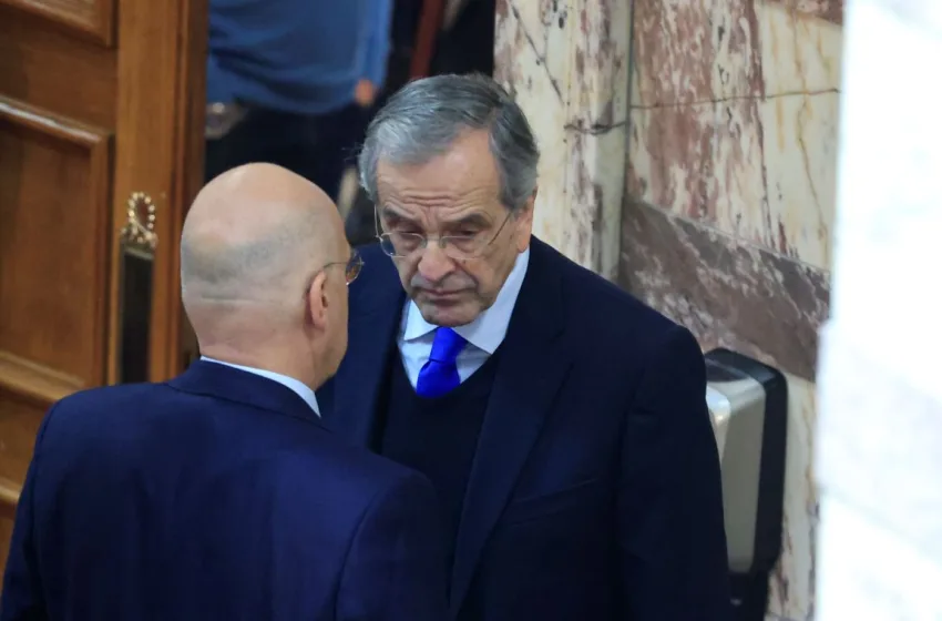  Αιχμές Σαμαρά για Τριαντόπουλο – Τι έλεγε σε πηγαδάκι στη Βουλή