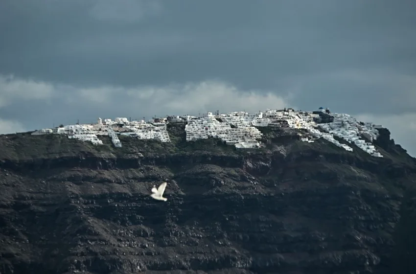  Σαντορίνη: Σε 40 λεπτά 8 σεισμοί πάνω από 4 Ρίχτερ