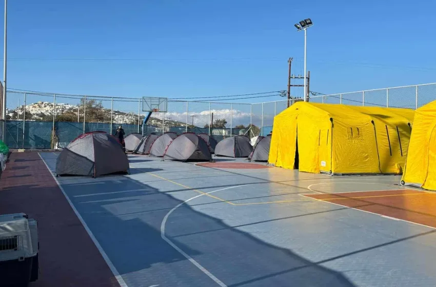  Δήμαρχος Θήρας: “Δεν υπάρχει θέμα εκκένωσης του νησιού- Υπερβολική η κινητοποίηση της ΕΜΑΚ”