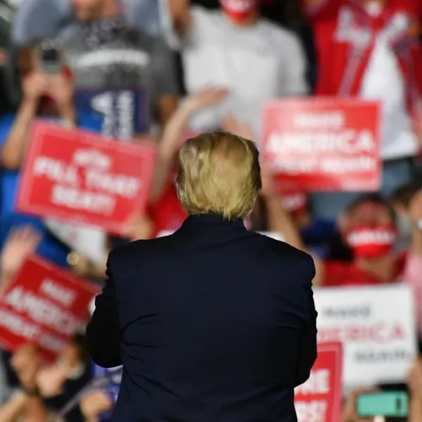 Guardian για Τραμπ: Ονειρεύεται MAGA… αυτοκρατορία αλλά πιθανότερα θα αφήσει ένα πυρηνικό κολαστήριο