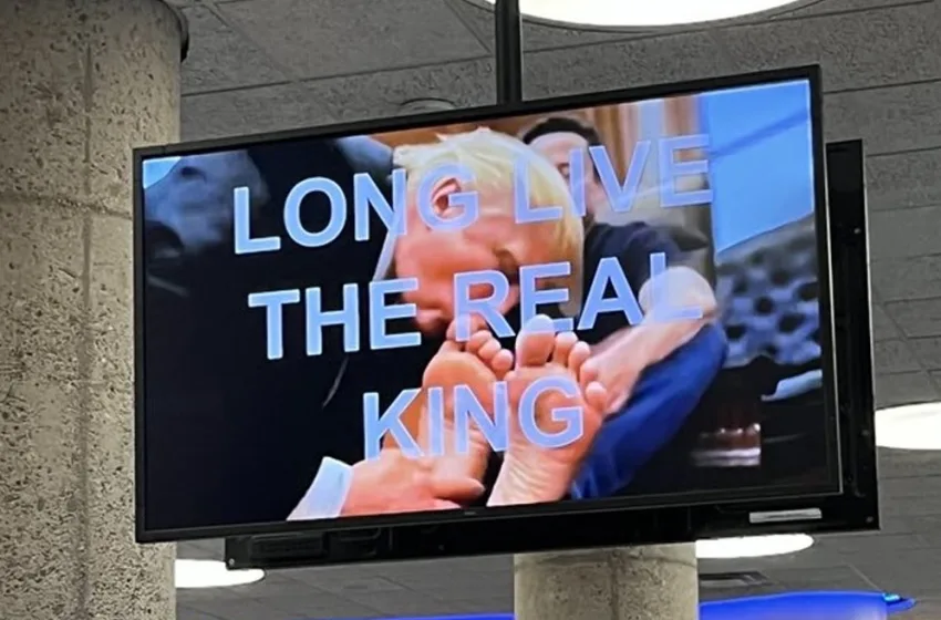  Χάκερ “χτύπησαν” αμερικανικό υπουργείο: Πρόβαλαν AI βίντεο με τον Τραμπ να φιλά τα πόδια του Μασκ