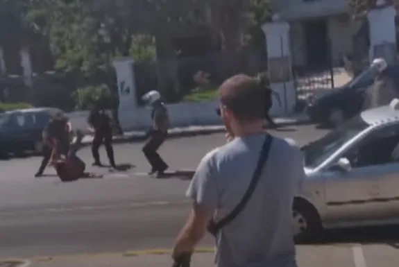  “Τον χτυπούσαν τρεις”- Ενοχή των αστυνομικών προτείνει ο εισαγγελέας για τον ξυλοδαρμό του Βασίλη Μάγγου